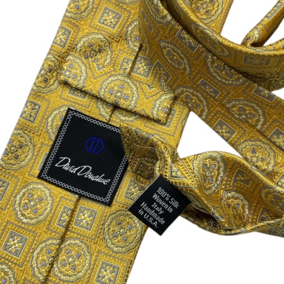 DAVID DONAHUE Gold Geometric Silk LUXURY Tie HANDMADE USA - Picture 3 of 4